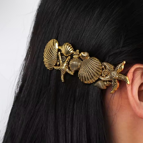 Gold Seashell Hair Clip - Picture 1 of 4